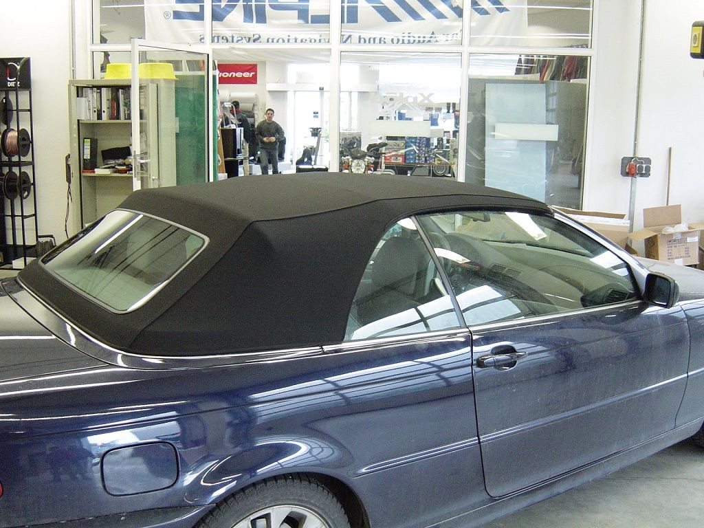 BMW 3er Typ E46 , Verdeckbezug Sonnenland Stoff schwarz geliefert und montiert.
