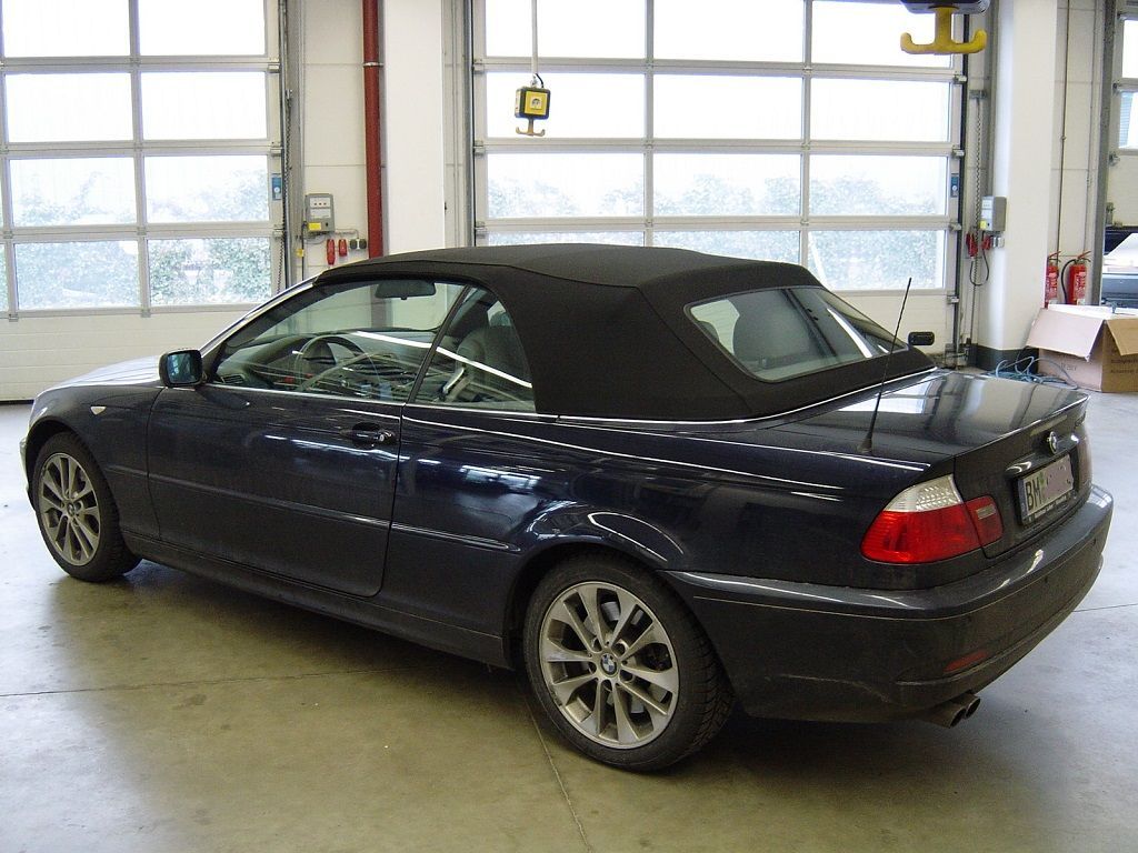BMW 3er Typ E46 , Verdeckbezug Sonnenland Stoff schwarz geliefert und montiert.