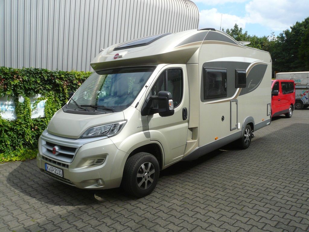 Das Mediacenter AVIC-Z1000DAB-C mit Caravan Software (für Fiat Ducato Bj. 07/2006 - 08/2021) nachgerüstet. Die vorhandene Waeco Rückfahrkamera an das Pioneer Navi adaptiert.
