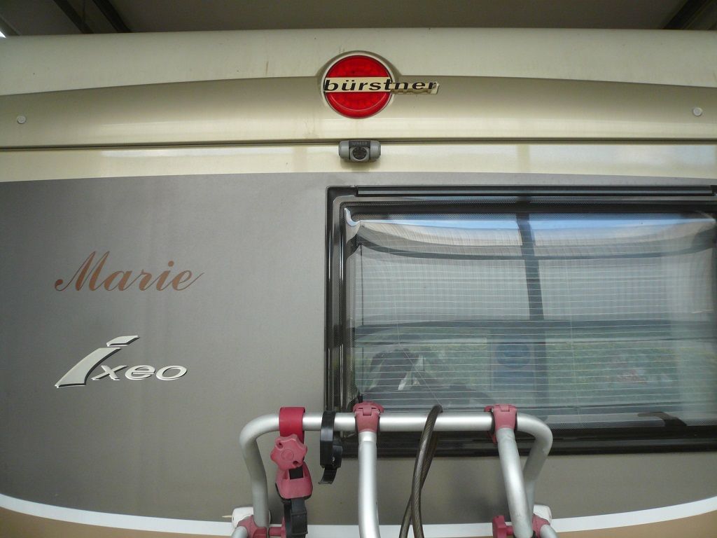 Das Mediacenter AVIC-Z1000DAB-C mit Caravan Software (für Fiat Ducato Bj. 07/2006 - 08/2021) nachgerüstet. Die vorhandene Waeco Rückfahrkamera an das Pioneer Navi adaptiert.