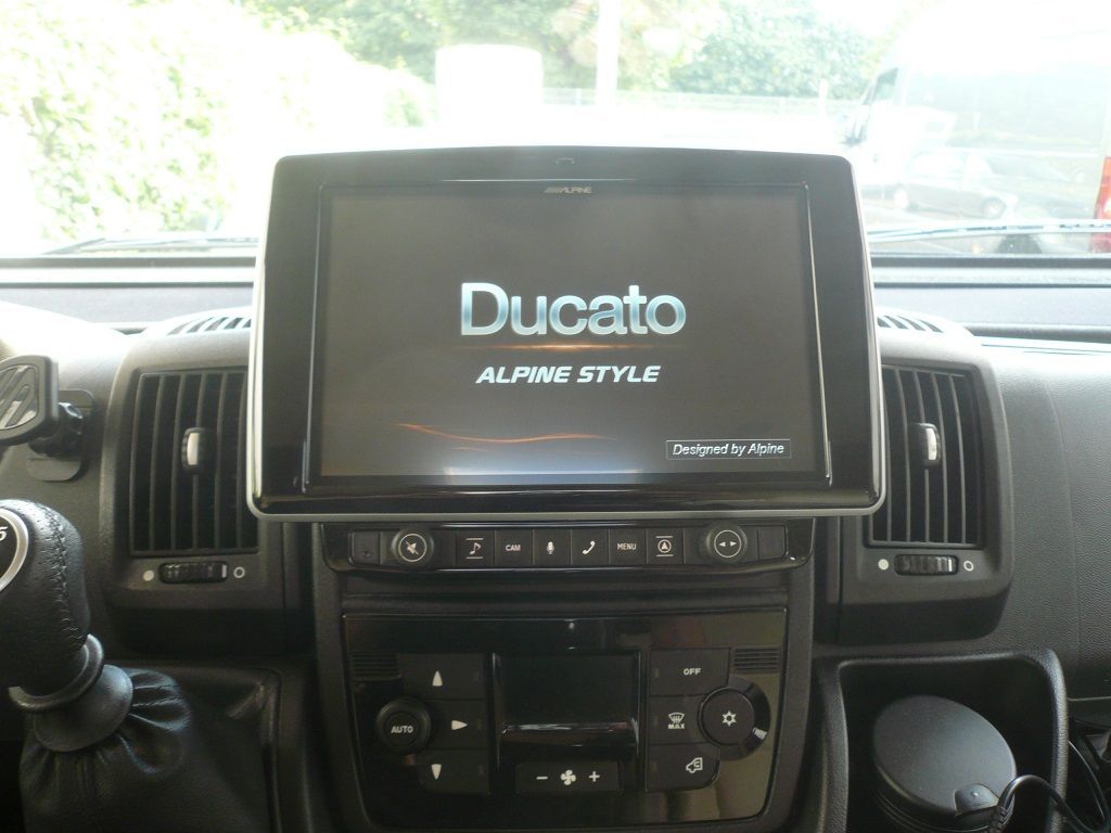 Alpine X903D-DU Das 9