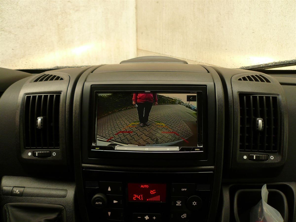 Clarion 7zoll 2DIN Navigation mit Rückfahrkamera im Fiat Ducato nachgerüstet.