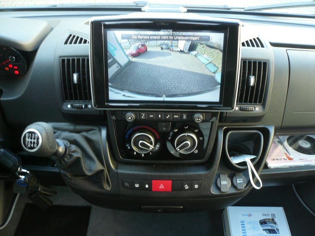 Alpine X903D-DU Navigation mit Alpine HCE-C1100D Rückfahrkamera im Ducato nachgerüstet.