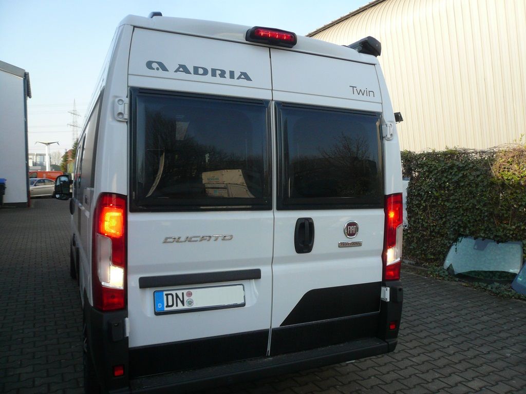 Alpine X903D-DU Navigation mit Alpine HCE-C1100D Rückfahrkamera im Ducato nachgerüstet.