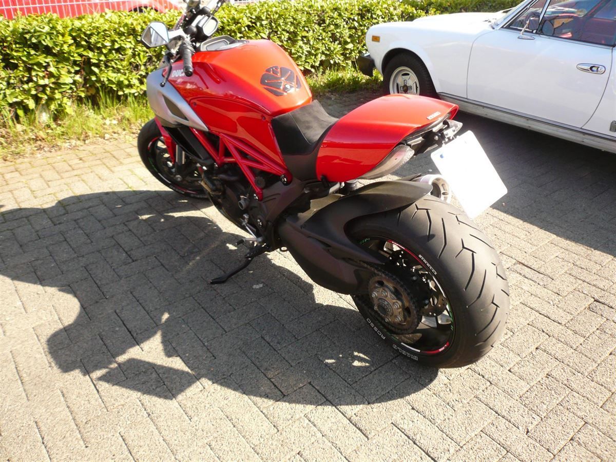 Sitzbank in Carbon Kunstleder / Antirutsch neu bezogen.