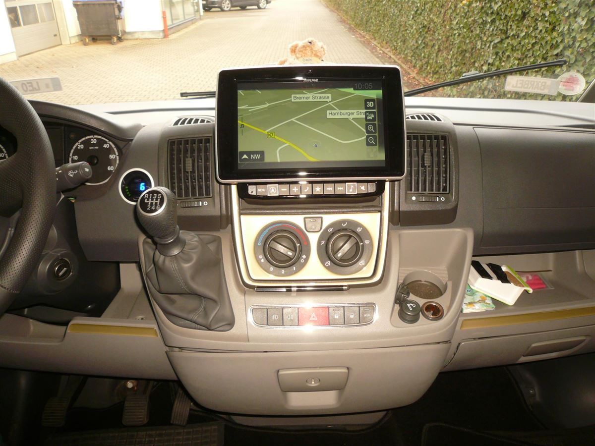 Alpine 9-Zoll Premium-Infotainment-System X902D-DU für Fiat Ducato 3mit Navigationssystem, Apple CarPlay und Android Auto Unterstützung im Fiat Ducato nachgerüstet.