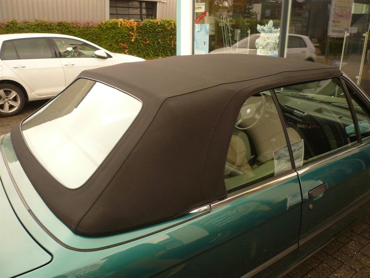 BMW 3er Typ E30 , Verdeckbezug Sonnenland Stoff blau geliefert und montiert.