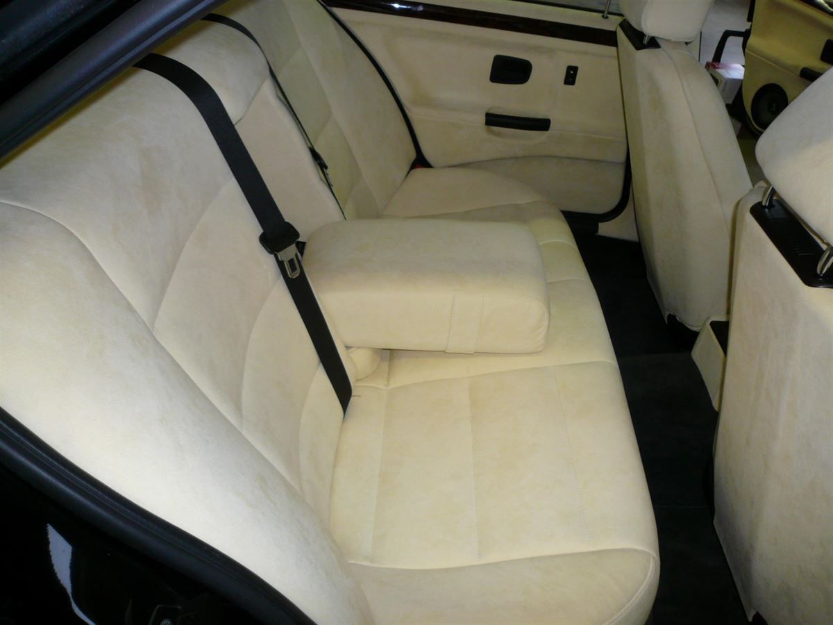 BMW 3er E36 Limosine komplette Innenausstattung und Innenraum in Alcantara Helios neu angefertigt und montiert.