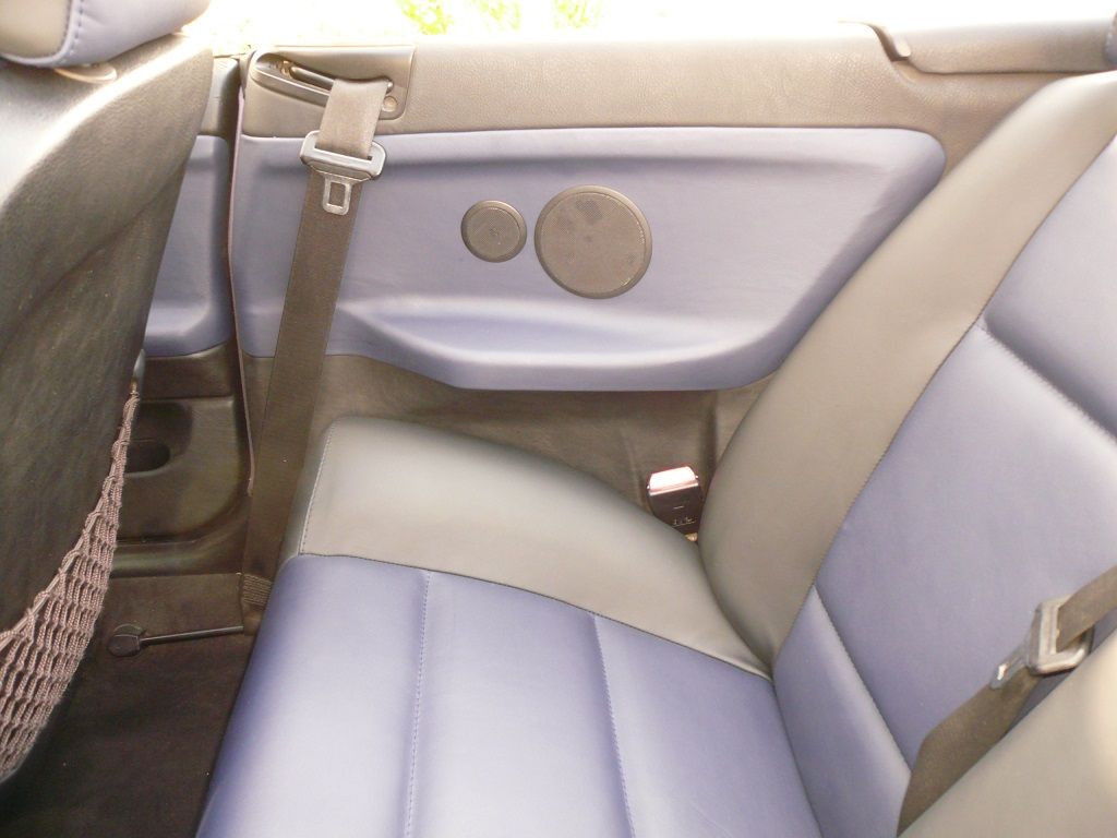 BMW 3er E36 Cabrio komplette Innenausstattung, Innenteile  Türen und Innenteile hinten in Leder blau/schwarz neu angefertigt und montiert.