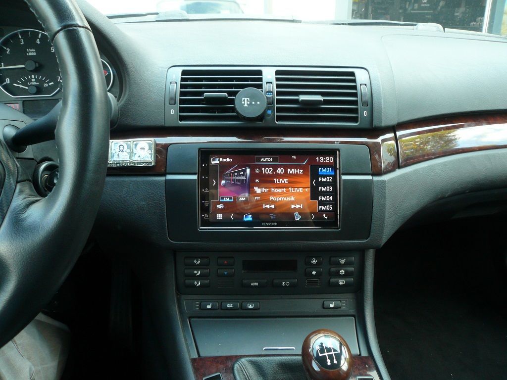 Kenwood DMX7018BTS im BMW 3er E46 nachgerüstet mit Apple CarPlay und AndroidAuto.