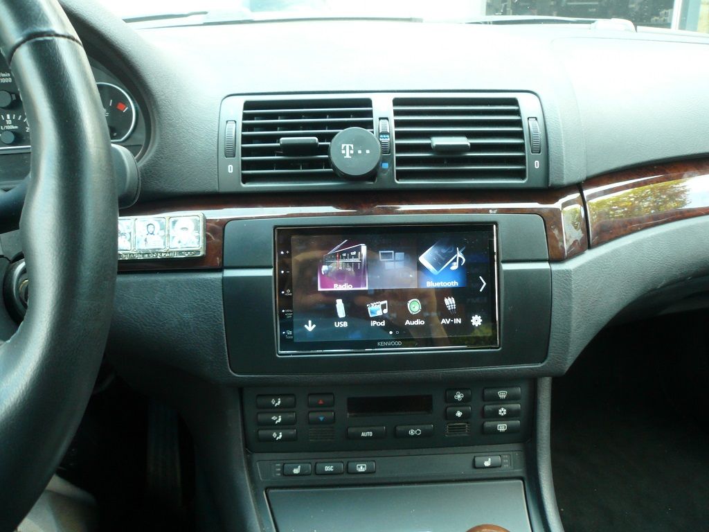 Kenwood DMX7018BTS im BMW 3er E46 nachgerüstet mit Apple CarPlay und AndroidAuto.