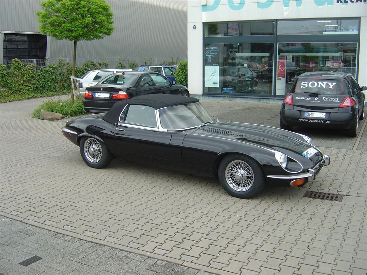 Becker Mexico Retro Radionavigation und Musikanlage mit Subwoofer nachgerüstet. Verdeckbezug geliefert und montiert.