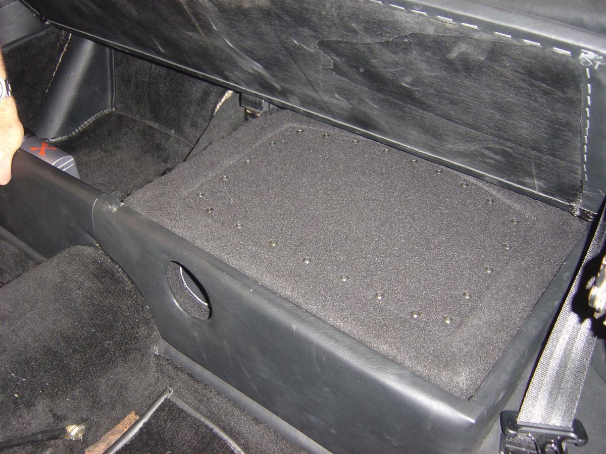 Becker Mexico Retro Radionavigation und Musikanlage mit Subwoofer nachgerüstet.