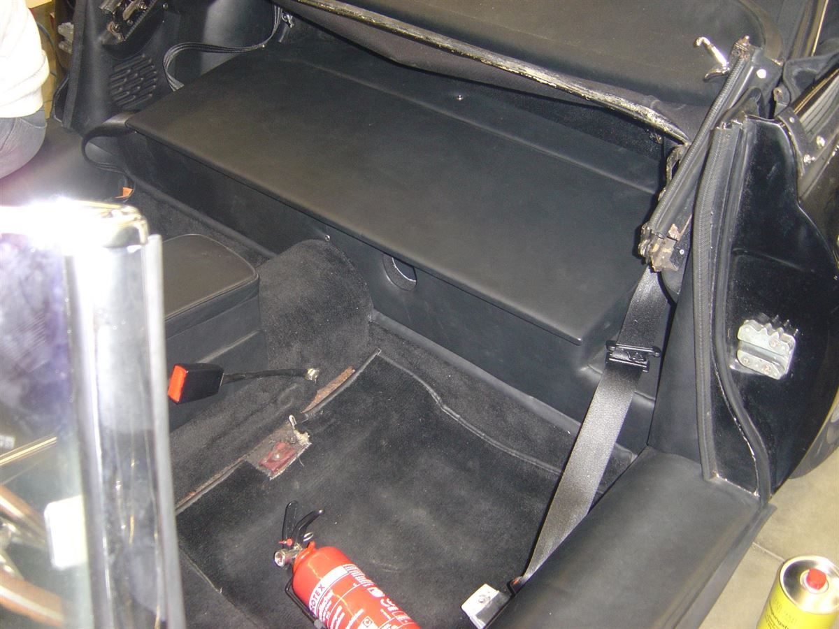 Becker Mexico Retro Radionavigation und Musikanlage mit Subwoofer nachgerüstet.