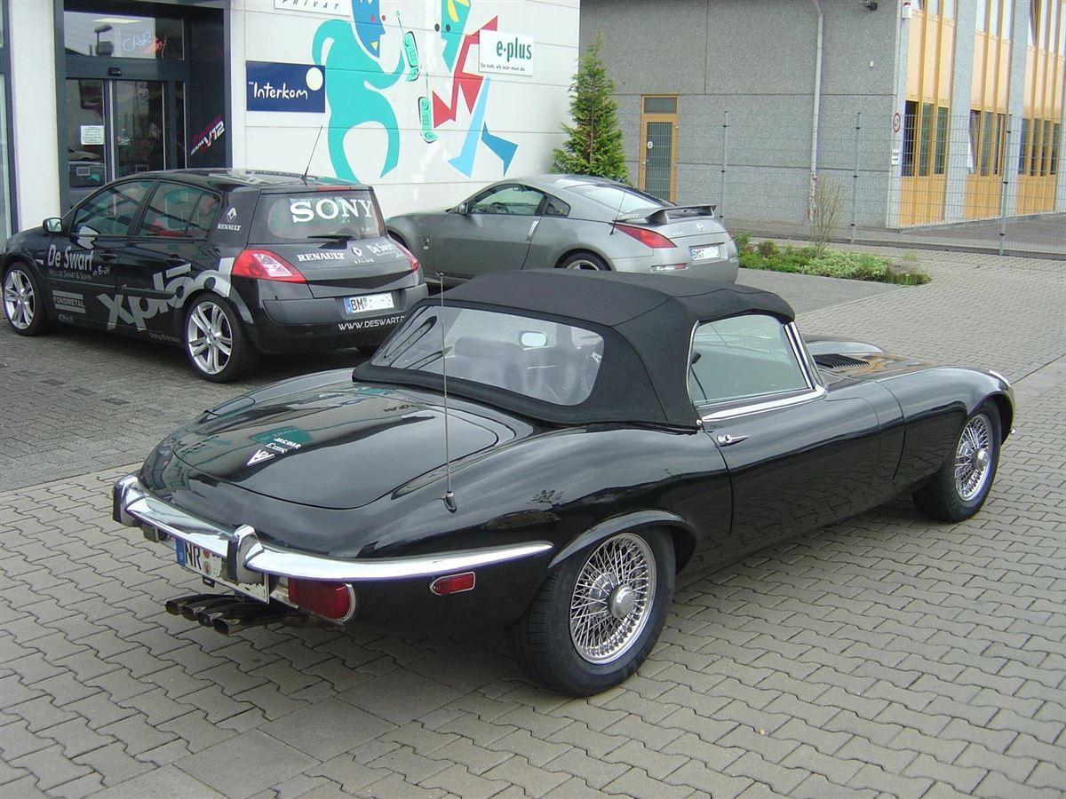 Becker Mexico Retro Radionavigation und Musikanlage mit Subwoofer nachgerüstet. Verdeckbezug geliefert und montiert.