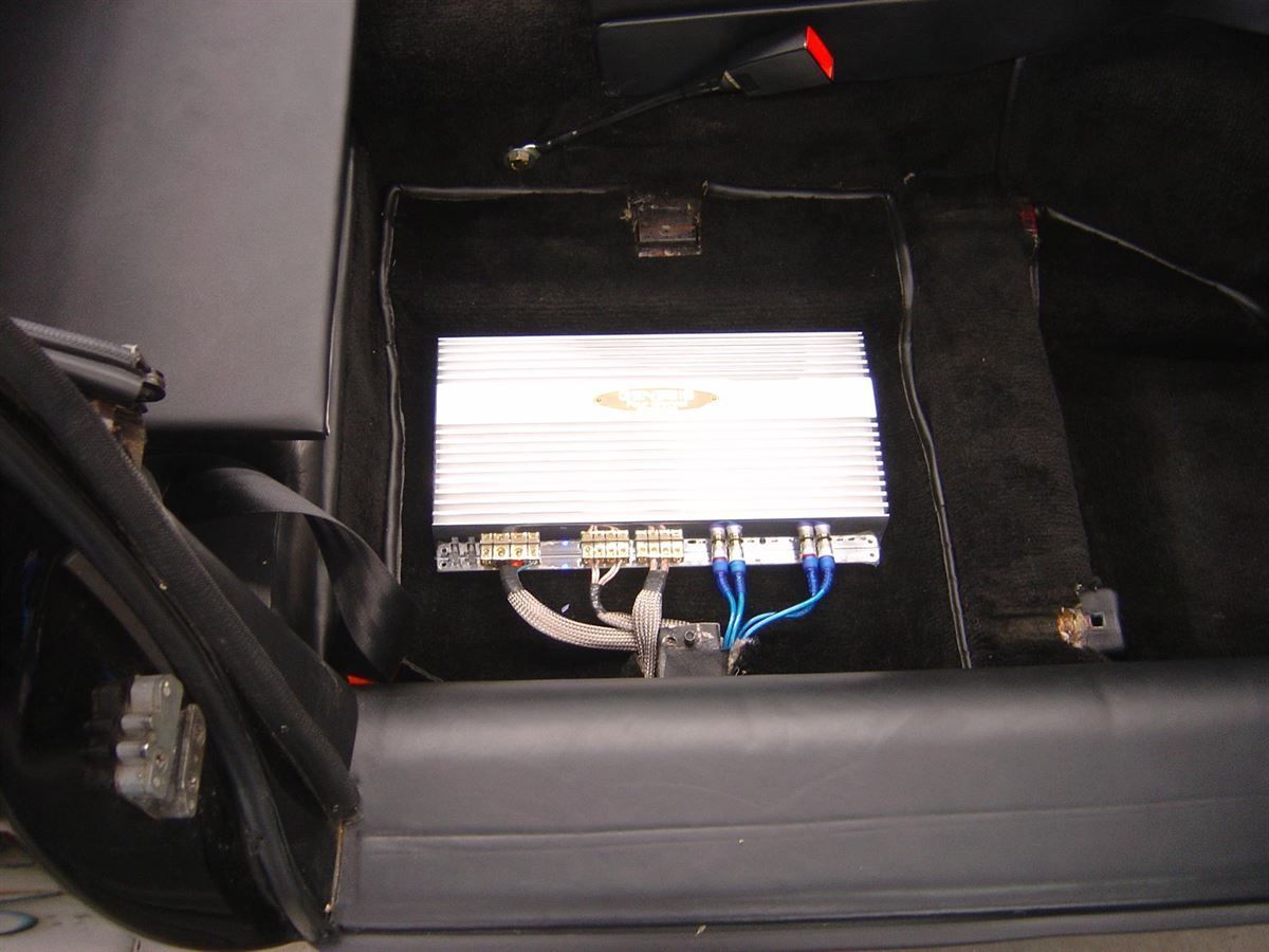 Becker Mexico Retro Radionavigation und Musikanlage mit Subwoofer nachgerüstet.