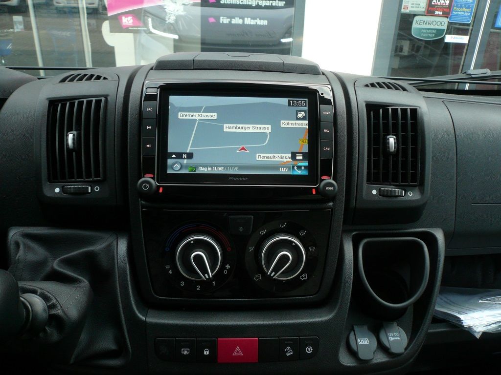 Pioneer AVIC-EVO1-DT2-C-OE Ducato Navigation. Perfekt integrierte Wohnmobil-Navigation mit Apple CarPlay & Android Auto. Die Lösung von Pioneer für Ihr Wohnmobil (Ducato IV-Plattform, ausgestattet mit 2-DIN-Originalradio), in Piano Black.