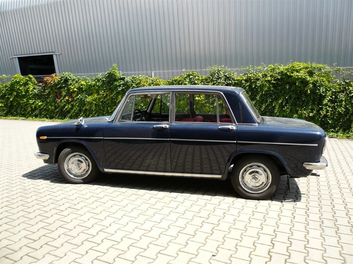 Fulvia 1969, komplette Innenausstattung und Teppichgarnitur neu angefertigt und montiert.