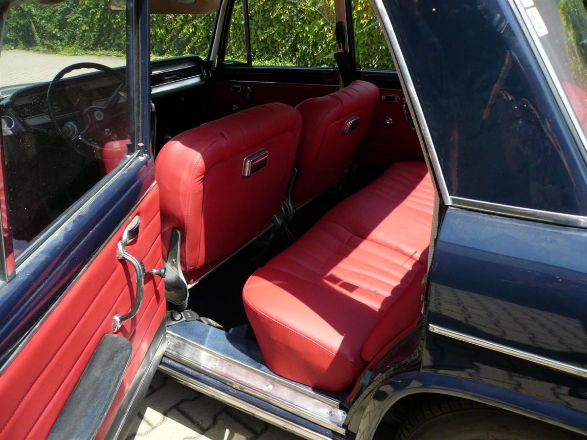 Fulvia 1969, komplette Innenausstattung und Teppichgarnitur neu angefertigt und montiert.