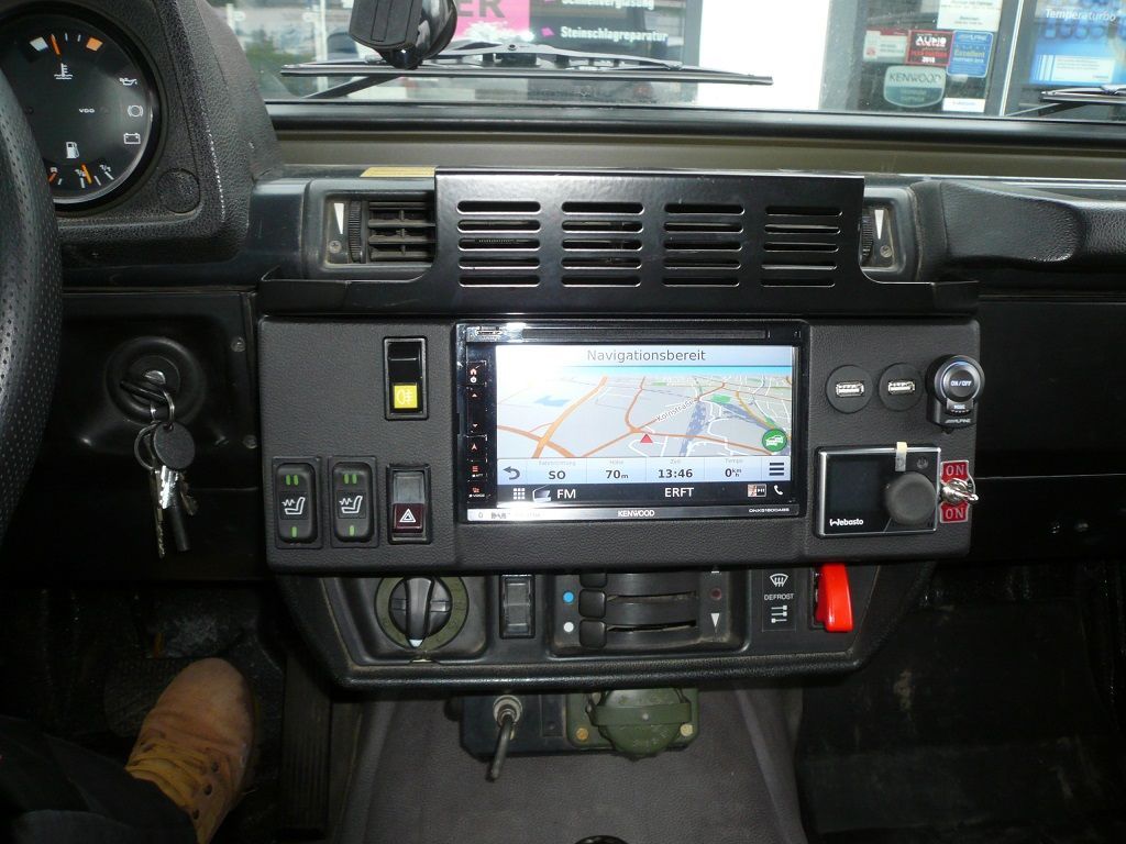 Umbau auf Doppel-DIN, Kenwood Navigation, Alpine Front & Heck Multiviewkamera nachgerüstet.