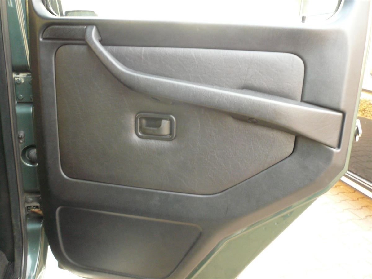 Mercedes G-Model komplette Innenausstattung in Leder schwarz neu angefertigt und montiert.