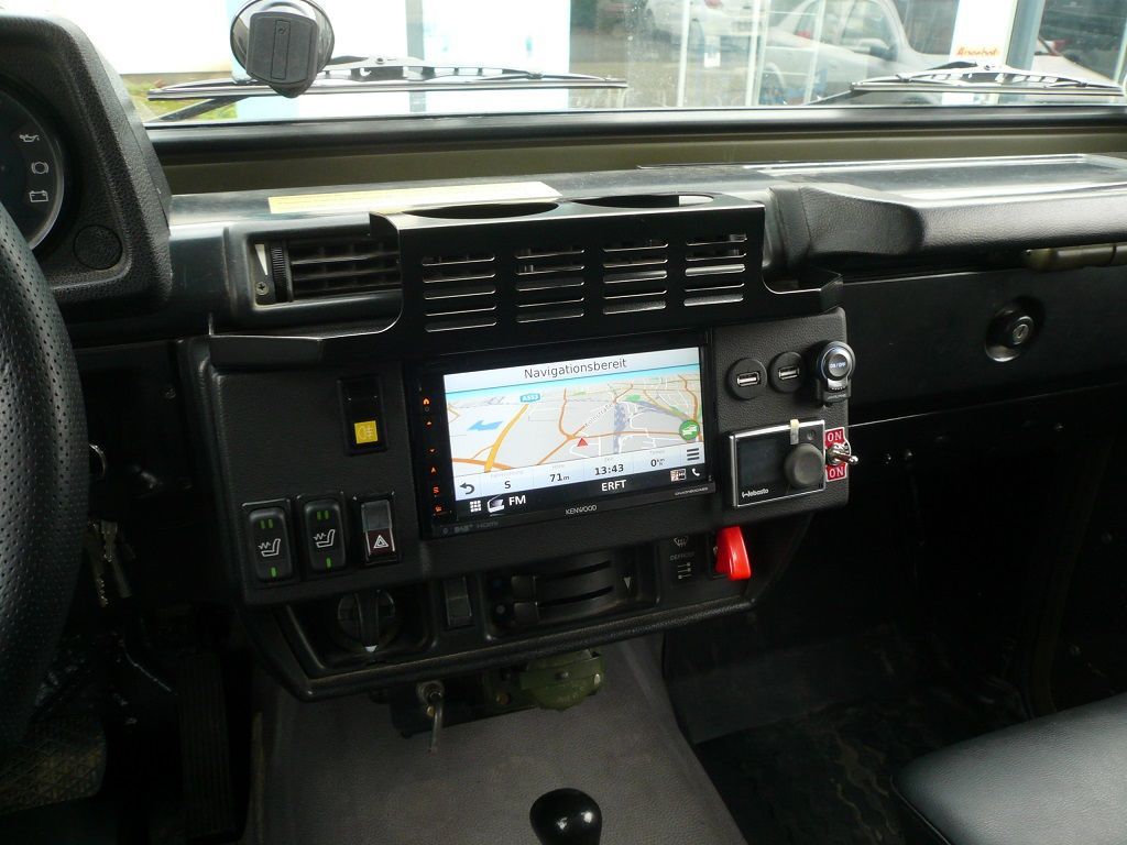 Umbau auf Doppel-DIN, Kenwood Navigation, Alpine Front & Heck Multiviewkamera nachgerüstet.