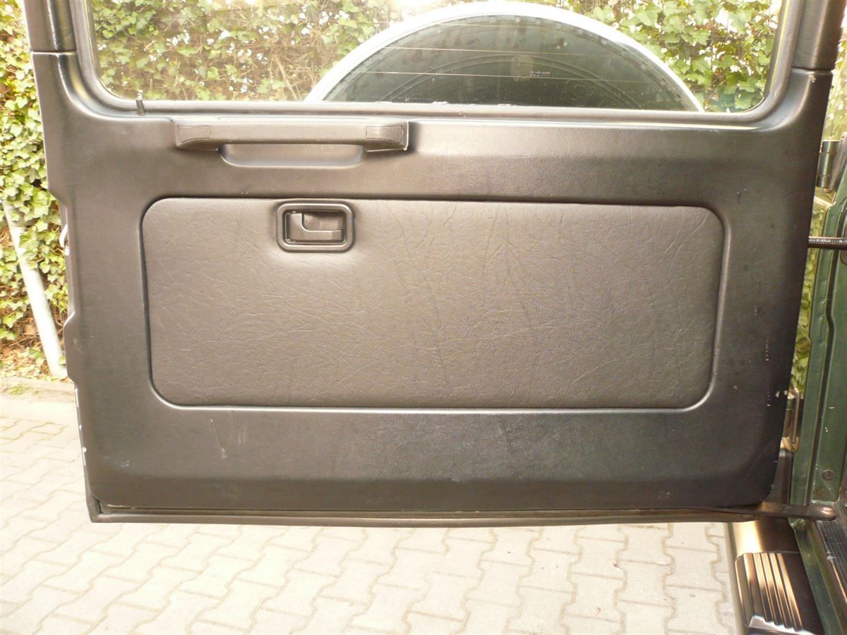 Mercedes G-Model komplette Innenausstattung in Leder schwarz neu angefertigt und montiert.