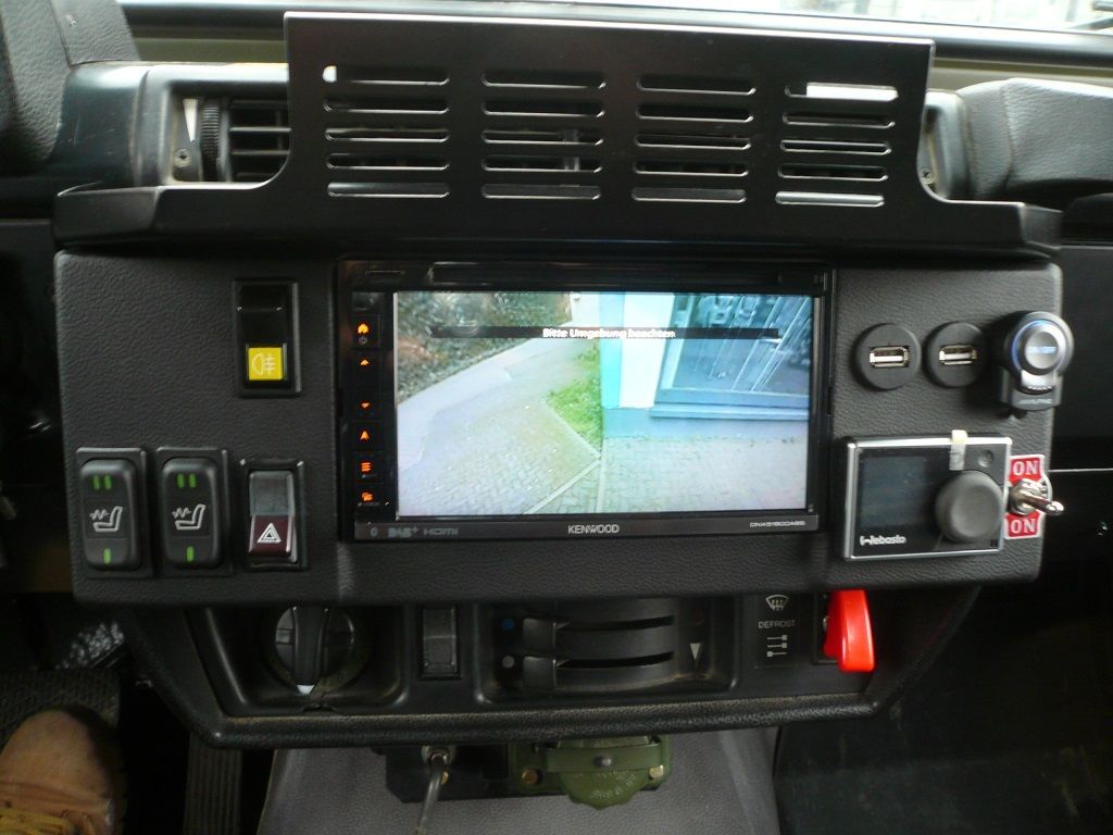 Umbau auf Doppel-DIN, Kenwood Navigation, Alpine Front & Heck Multiviewkamera nachgerüstet.