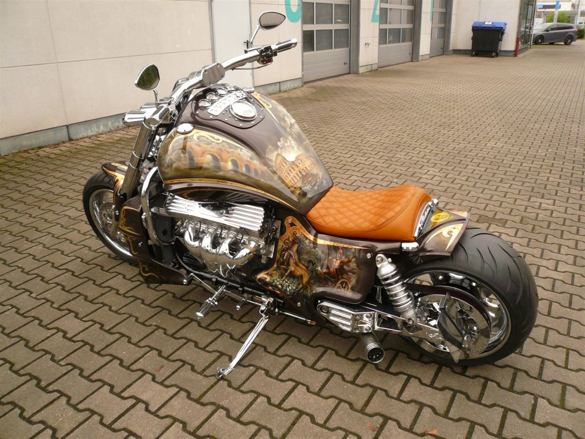 Sitzpolsterung angefertigt & angepasst. Bezug aus Leder mit doppel Rautenmuster nach Vorgabe angefertigt und montiert.