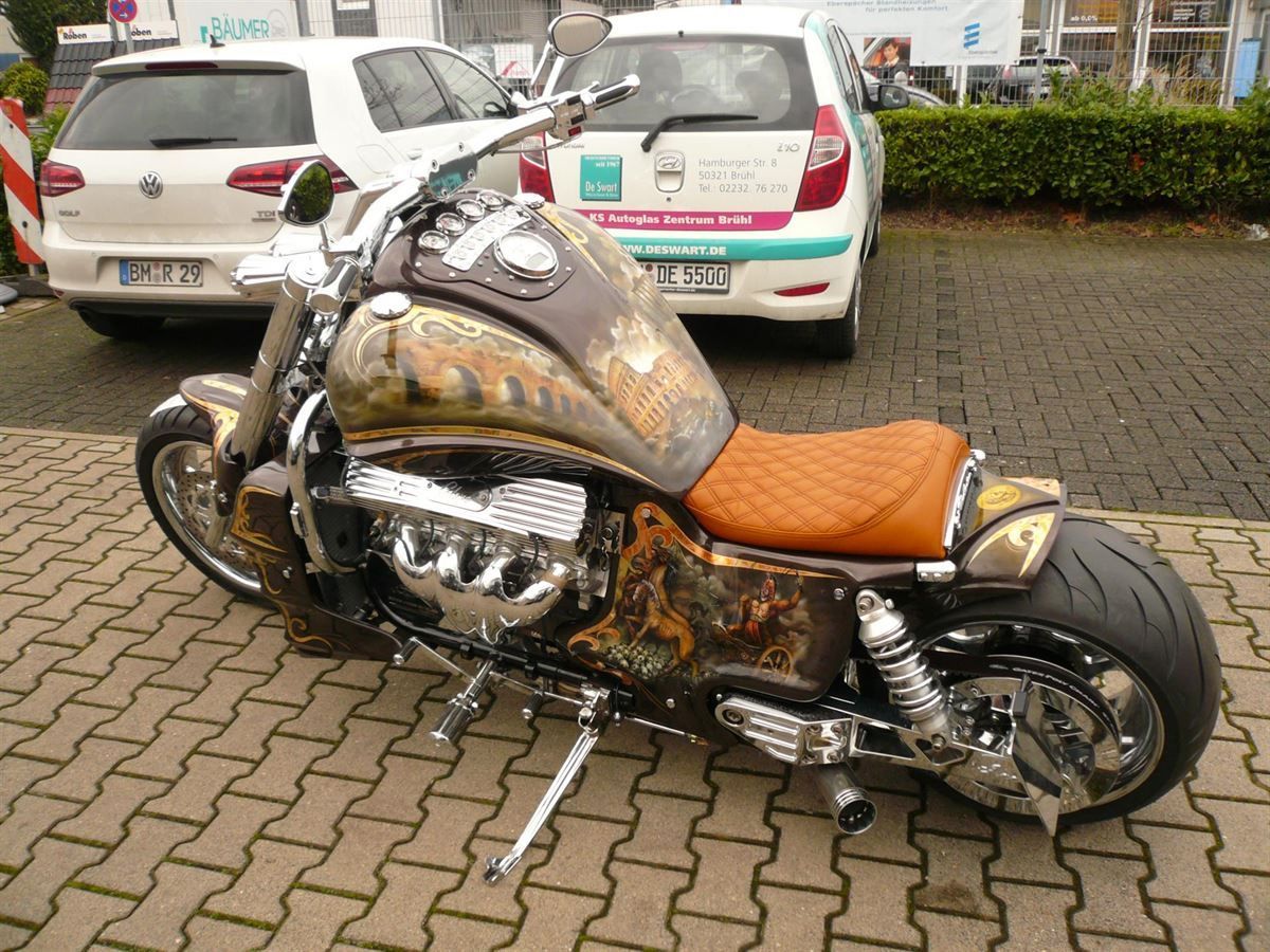 Sitzpolsterung angefertigt & angepasst. Bezug aus Leder mit doppel Rautenmuster nach Vorgabe angefertigt und montiert.