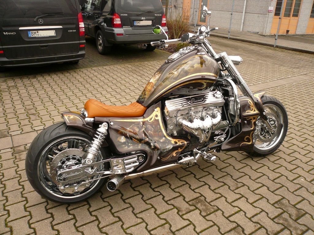 Sitzpolsterung angefertigt & angepasst. Bezug aus Leder mit doppel Rautenmuster nach Vorgabe angefertigt und montiert.