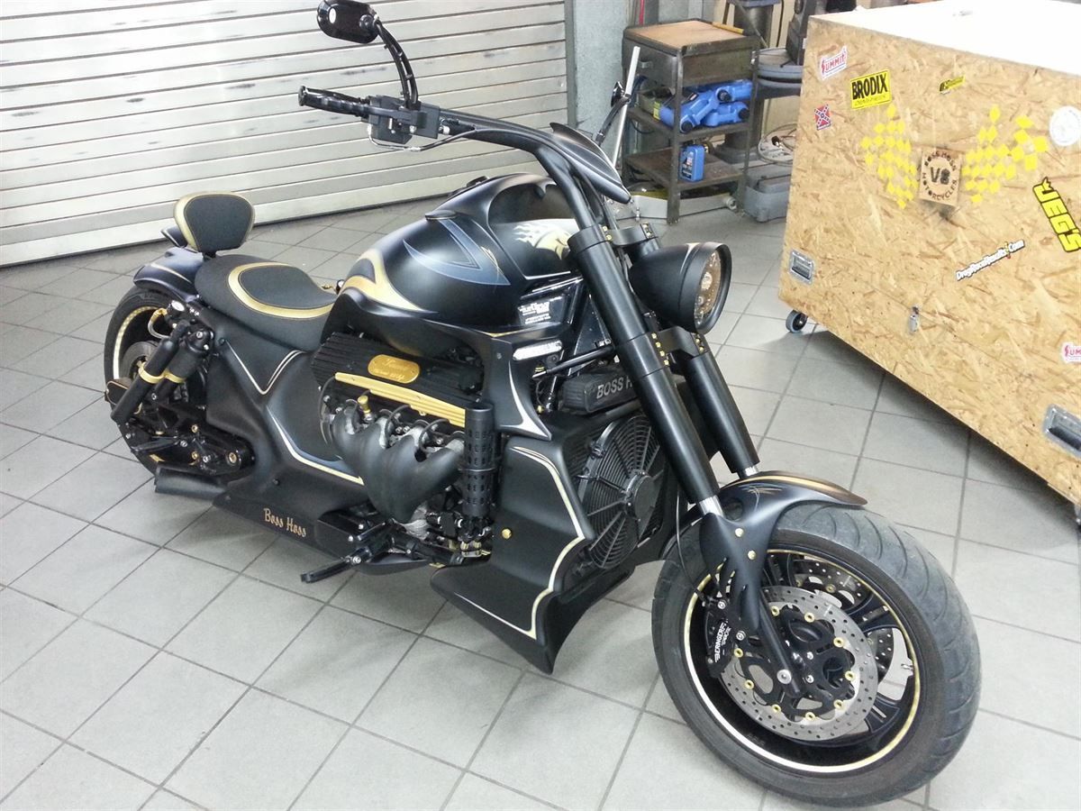 Sitzpolsterung angefertigt & angepasst. Bezug aus Leder mit Gold abgesetzt nach Vorgabe angefertigt und montiert.