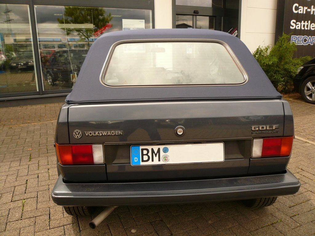 Golf 1 Cabrio, Verdeck Bezug in Sonnenland Stoff schwarz geliefert und montiert.