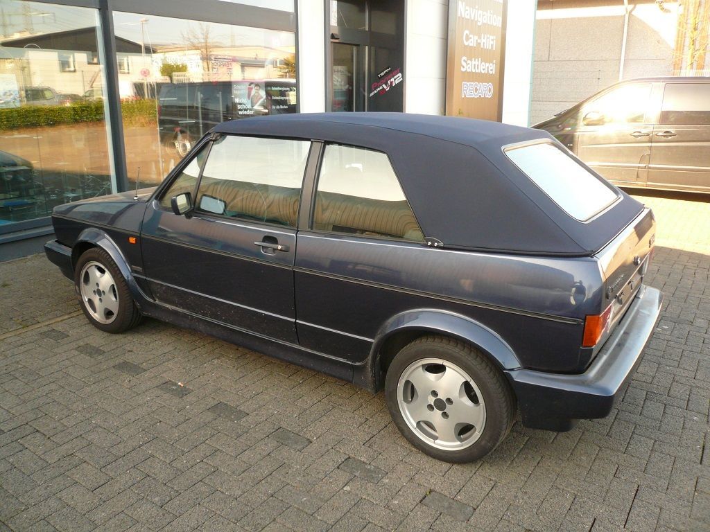 Golf 1 Cabrio, Verdeck Bezug in Sonnenland Stoff schwarz geliefert und montiert.
