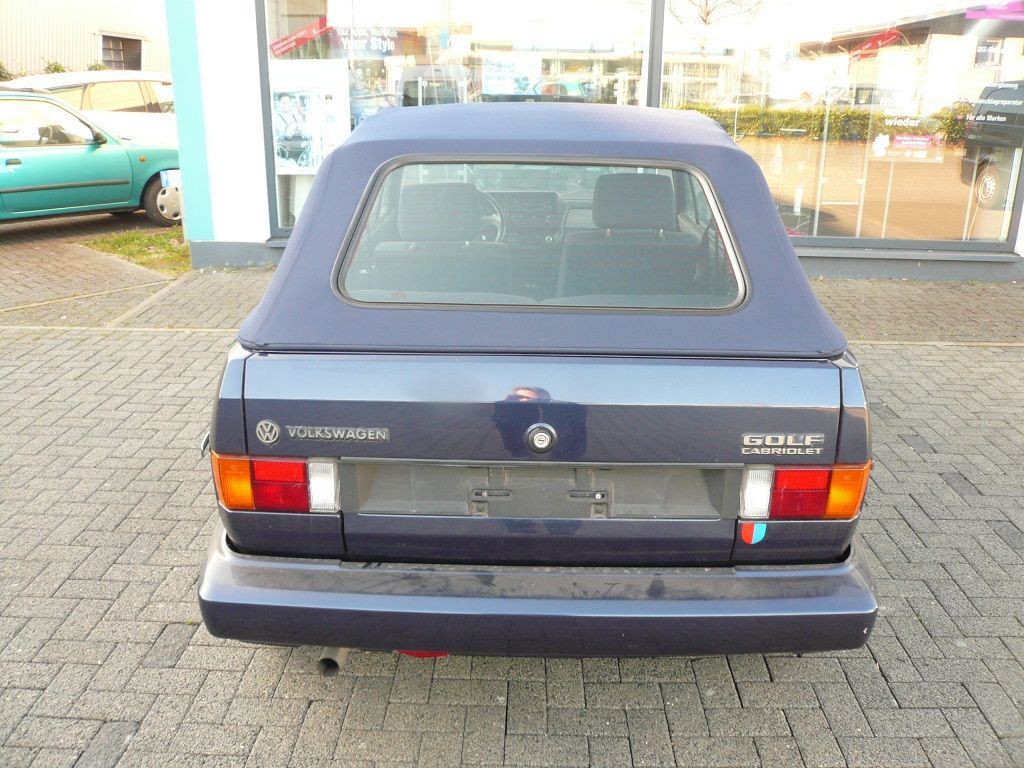 Golf 1 Cabrio, Verdeck Bezug in Sonnenland Stoff schwarz geliefert und montiert.