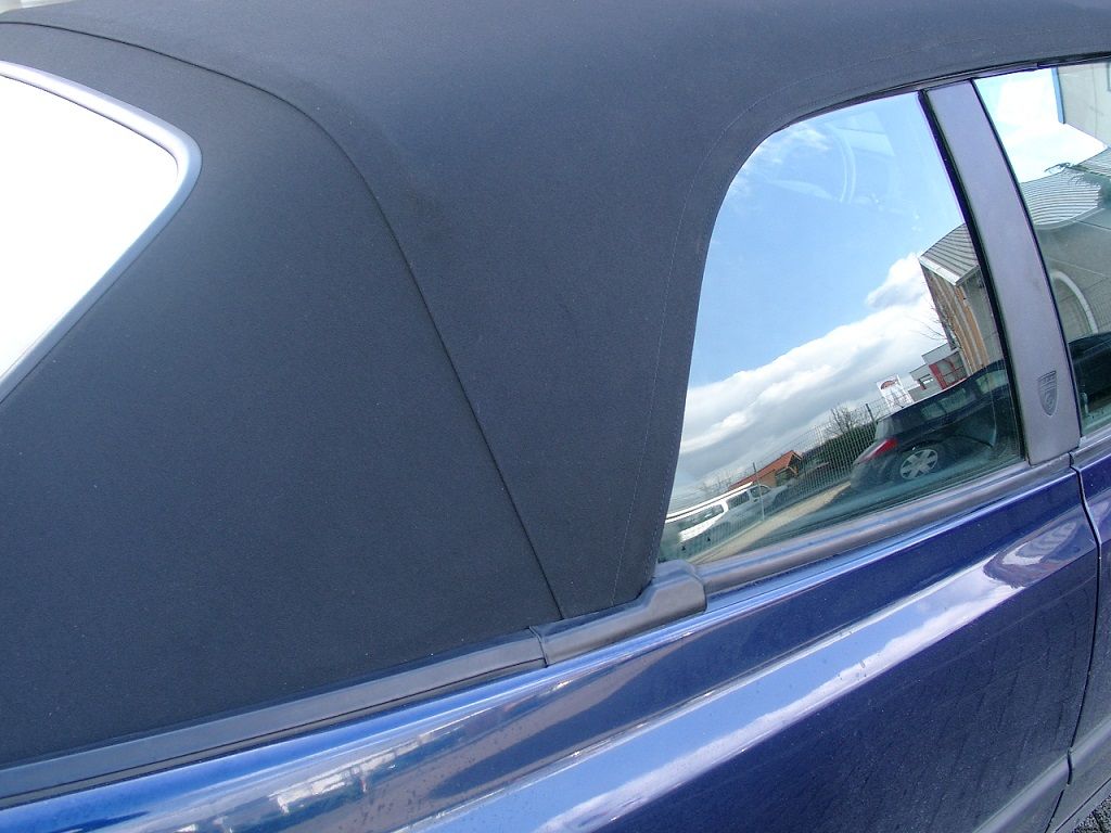 Golf 3 Cabrio, Verdeck Bezug in Sonnenland Stoff schwarz geliefert und montiert.