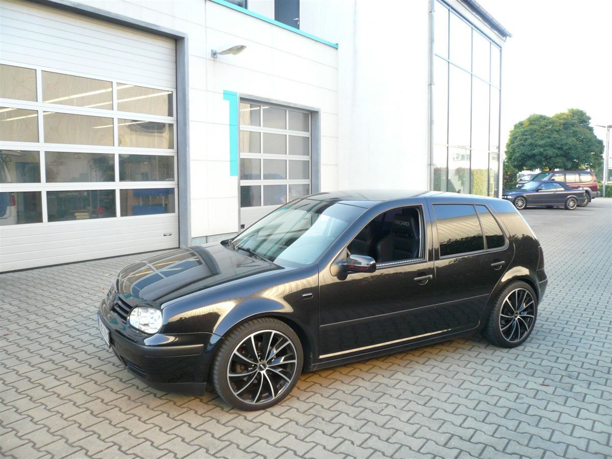 RECARO Speed Sitze im Golf 4 nachgerüstet.