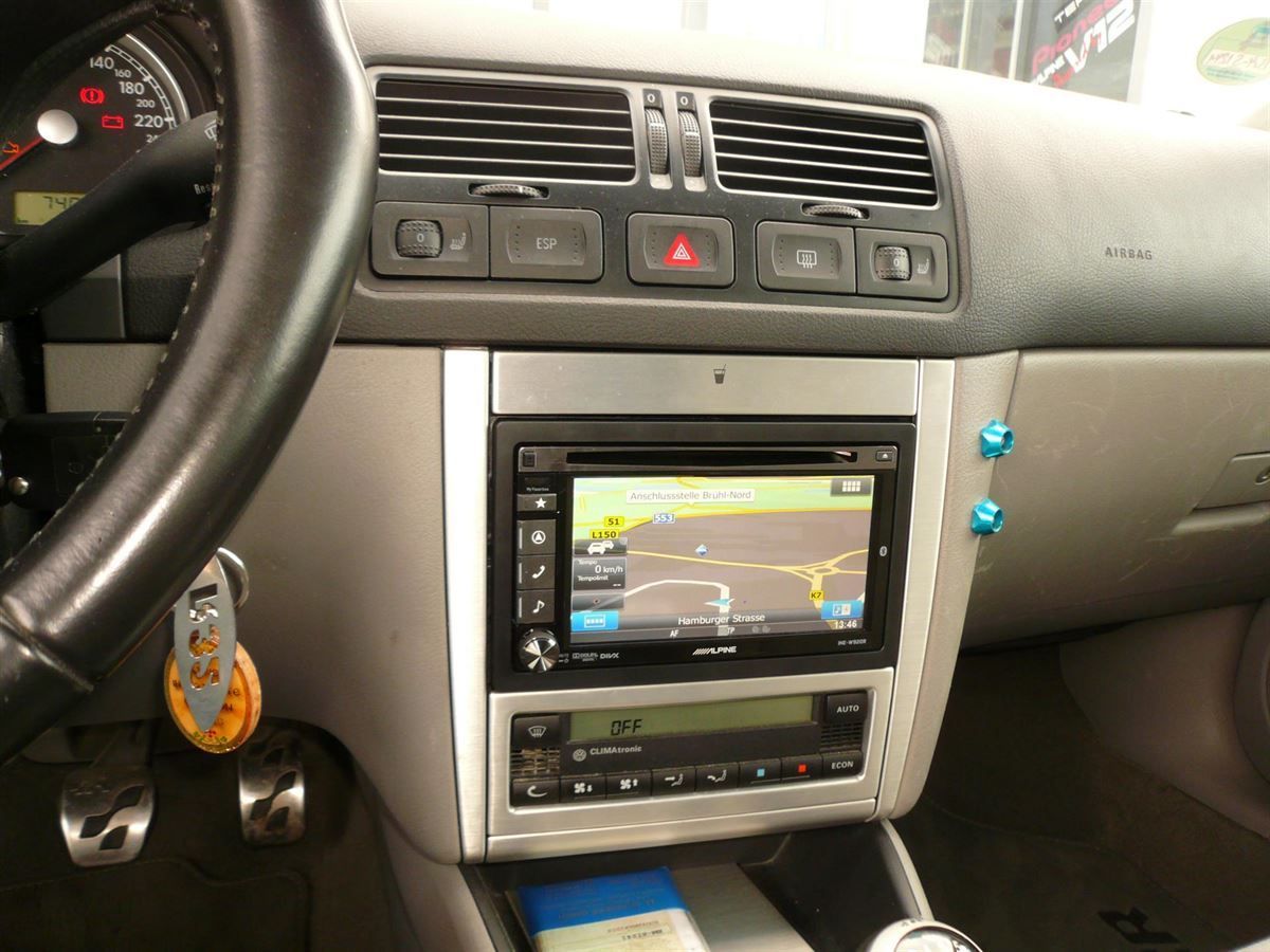 Alpine INE-W925R Navigation im Golf 4 nachgerüstet.