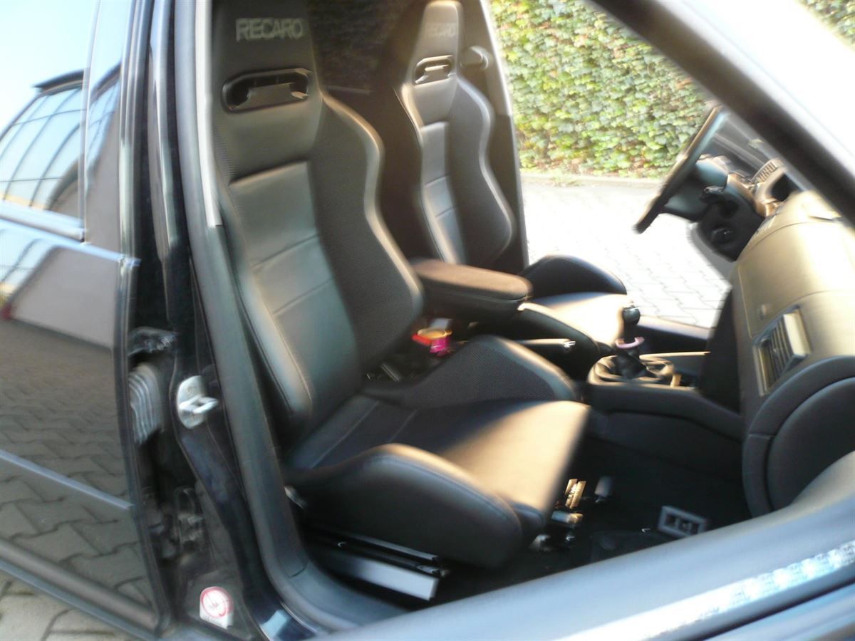 RECARO Speed Sitze im Golf 4 nachgerüstet.