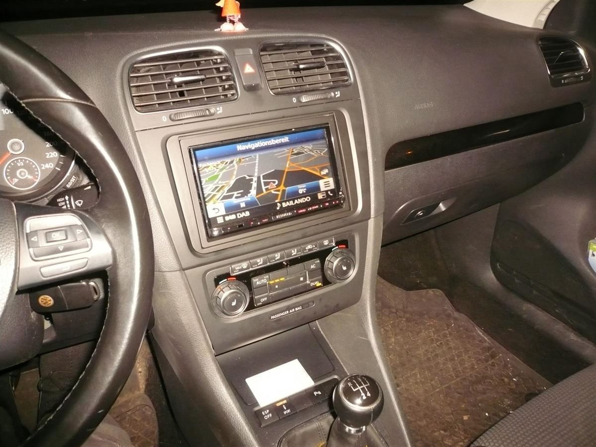 Kenwood DNX8061DAB mit Interface für die Darstellung der Klimaeinstellungen und PDC Darstellung im Golf 5 nachgerüstet.