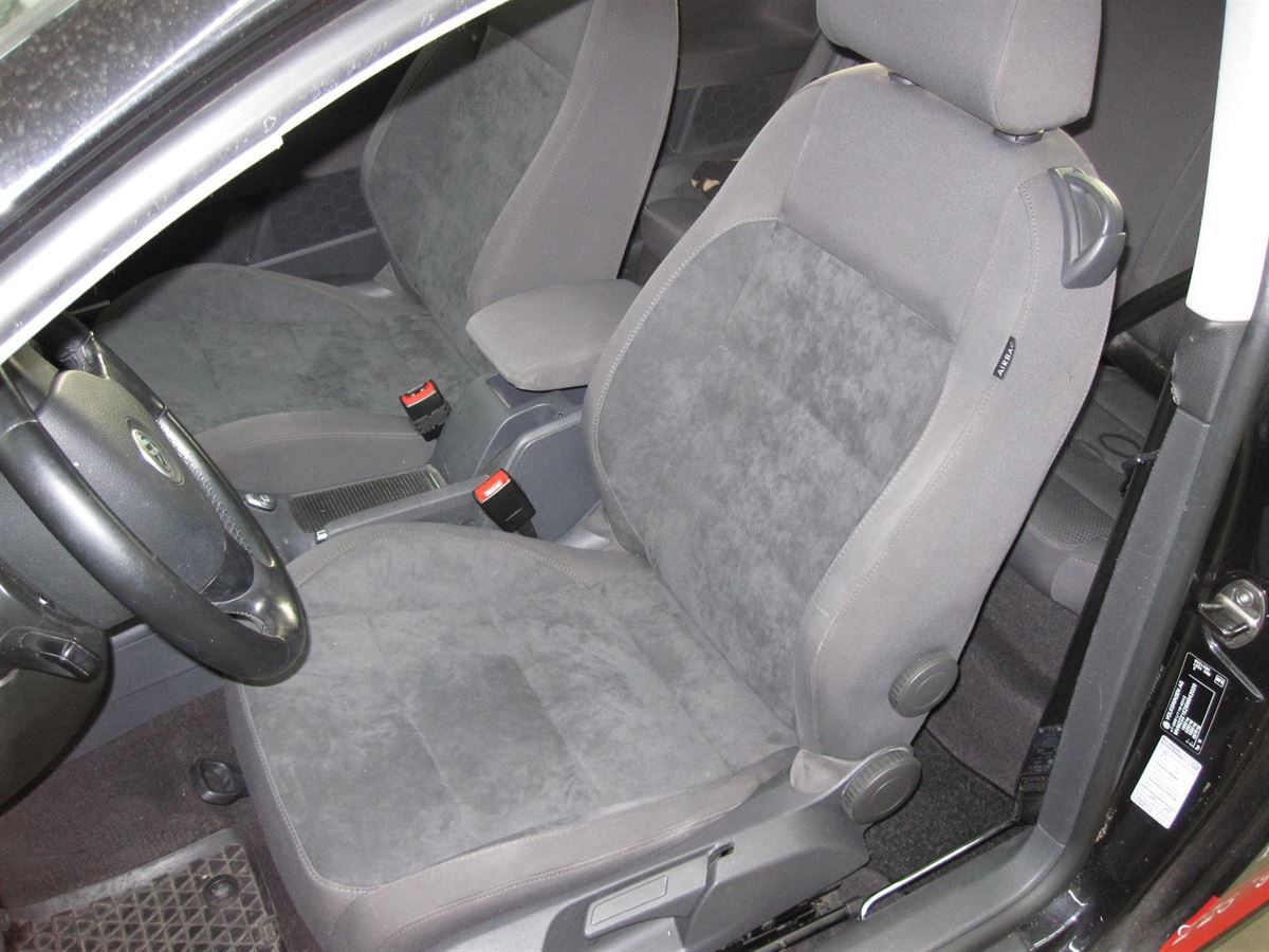 Golf 5 Sitzinnenteile in Alcantara neu bezogen.