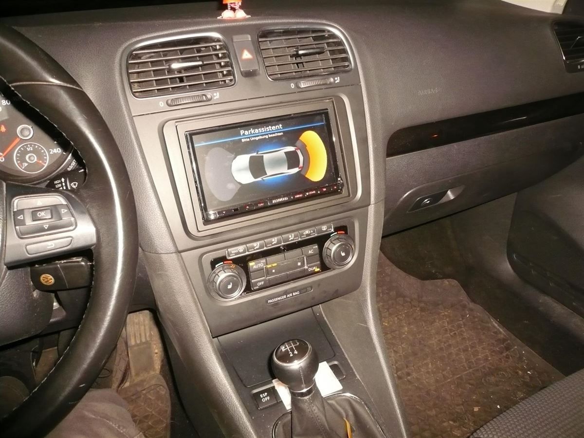 Kenwood DNX8061DAB mit Interface für die Darstellung der Klimaeinstellungen und PDC Darstellung im Golf 5 nachgerüstet.