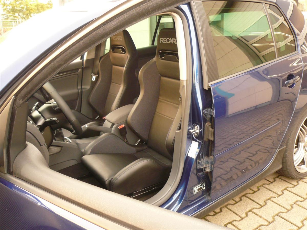RECARO Speed Sitze im Golf 4 nachgerüstet.