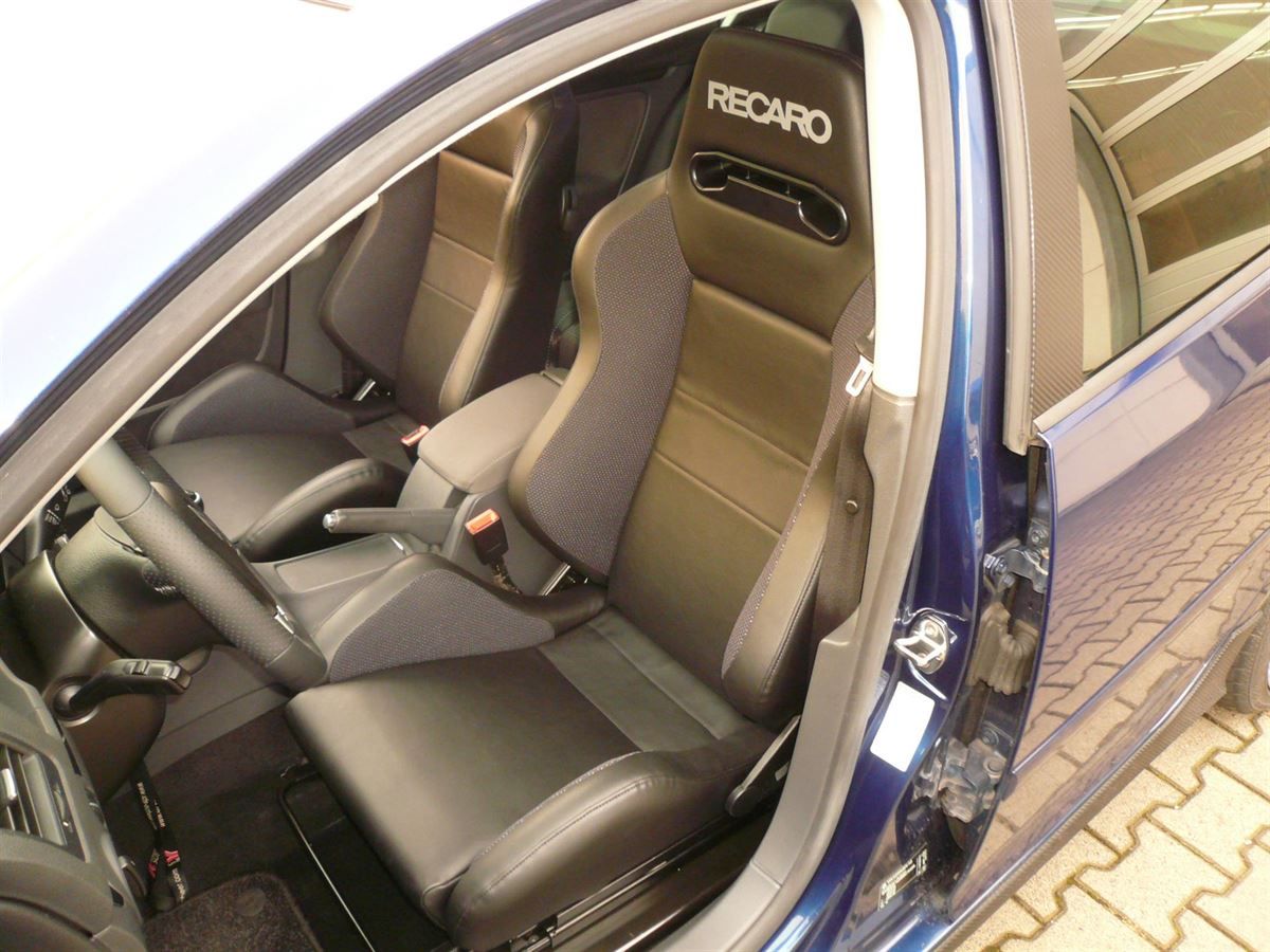 RECARO Speed Sitze im Golf 4 nachgerüstet.