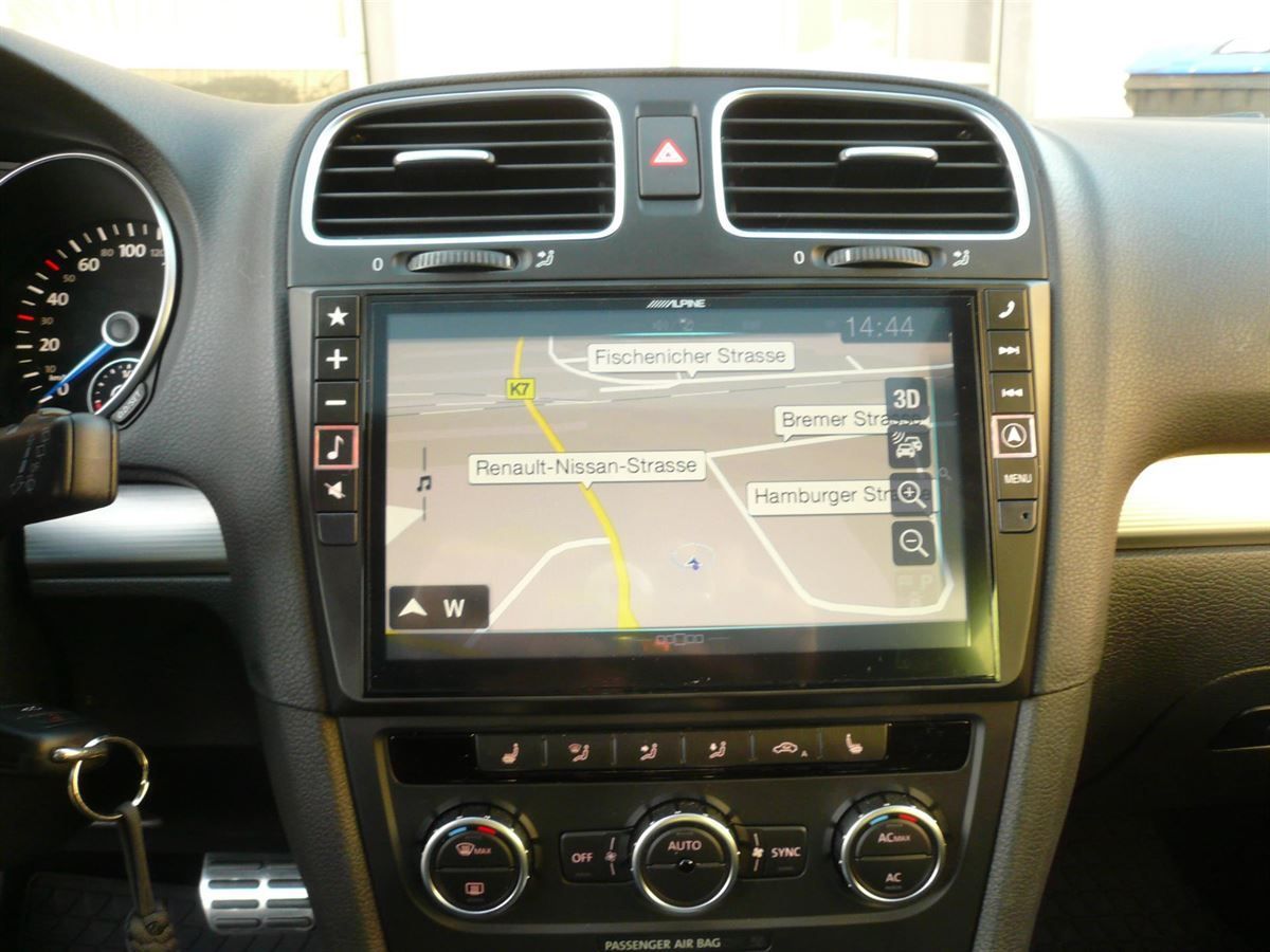 Alpine X902D-G6 9-Zoll Premium-Infotainment-System für Volkswagen Golf 6 mit Navigationssystem, Apple CarPlay und Android Auto Unterstützung nachgerüstet.
