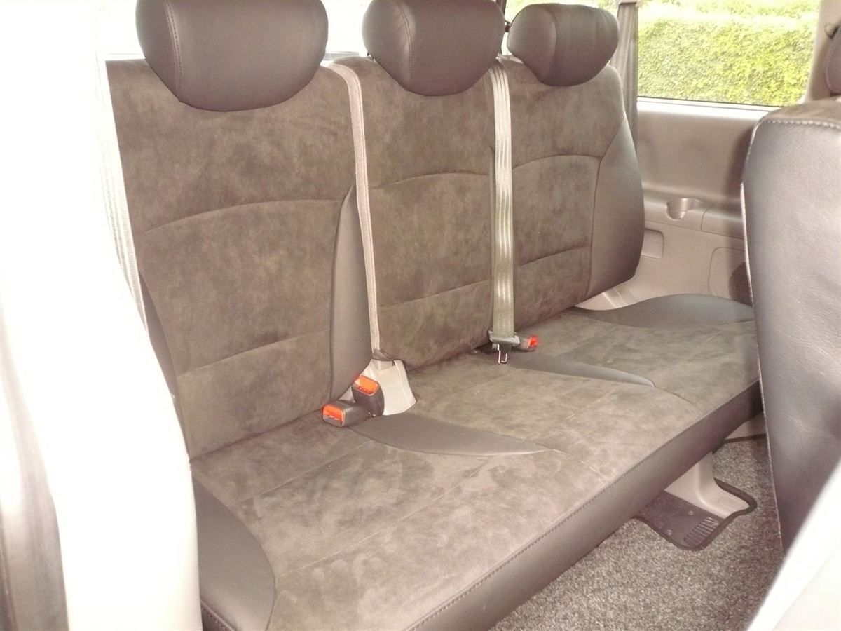Hyundai H1 Innenausstattung in Leder/Alcantara neu angefertigt und montiert.