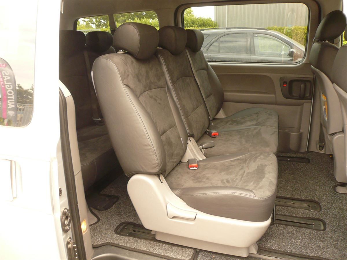 Hyundai H1 Innenausstattung in Leder/Alcantara neu angefertigt und montiert.