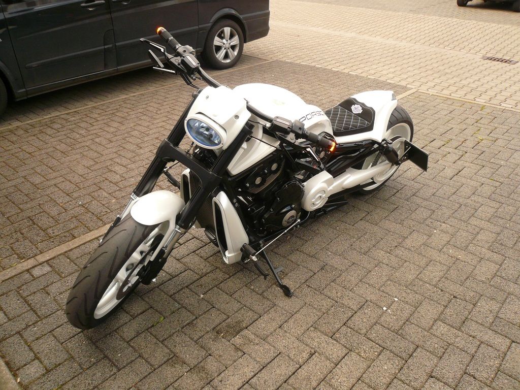 Polsterung und Sitzbezug angefertigt und montiert