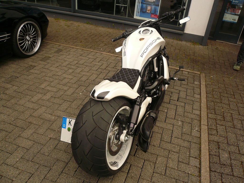 Polsterung und Sitzbezug angefertigt und montiert