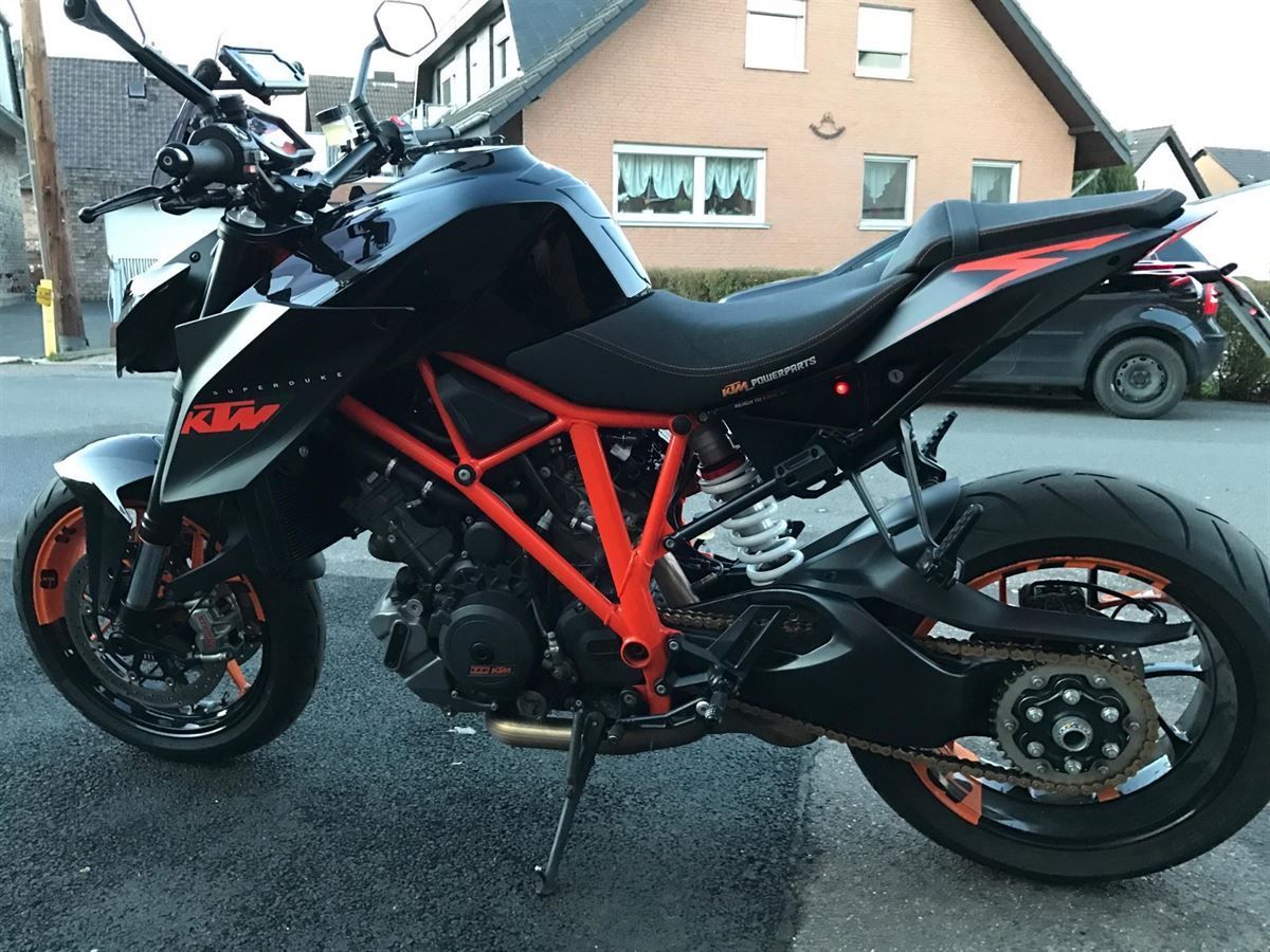 Carbon Sitzheizung nachgerüstet.